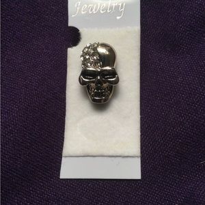 💰 3 for $ 15 deal. One Skull earring.